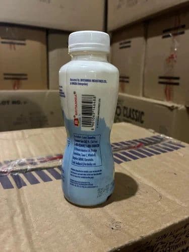 Britannia Winkin Cow Vanilla Milk Shake view 2